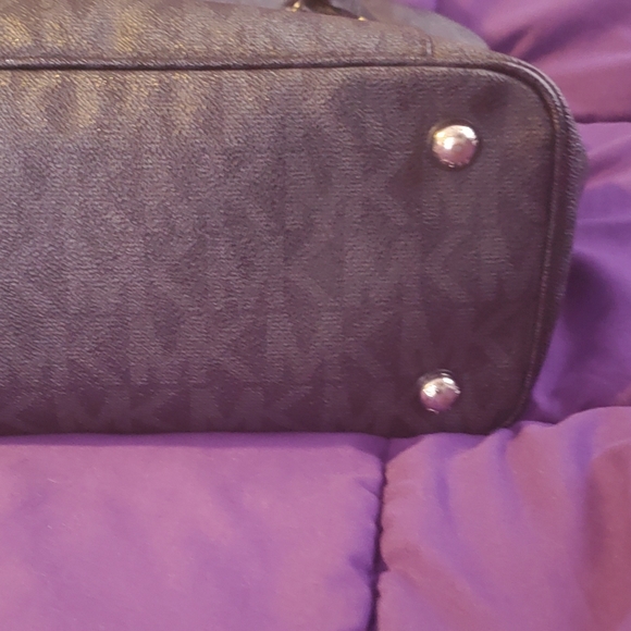 Final Price ❌Like new Michael Kors tote bag🖤 - Picture 5 of 10
